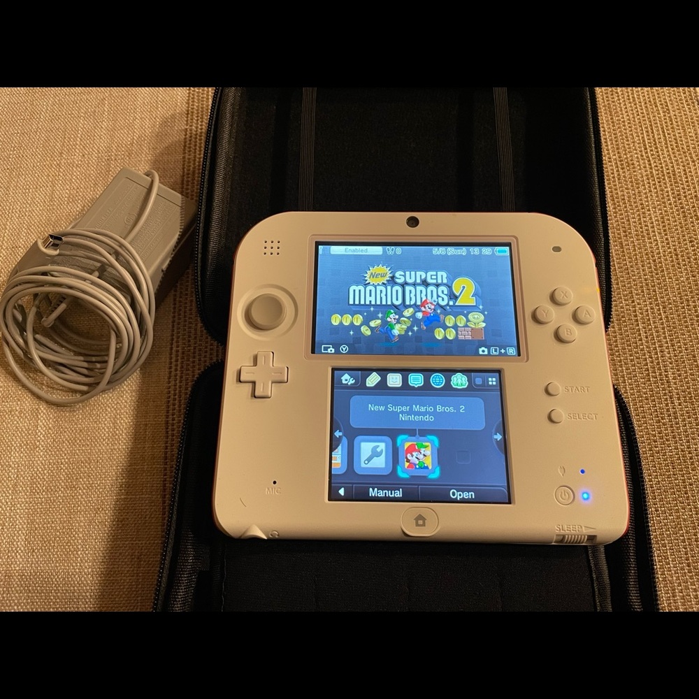 Nintendo 2Ds - Includes Case & Super Mario Bros 2